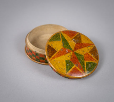 Early 20th Century Harlequin Painted Treen Snuff Box. - Harrington Antiques